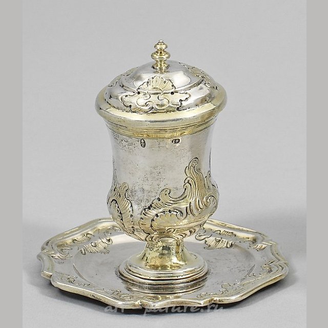 Small Rococo lid vase