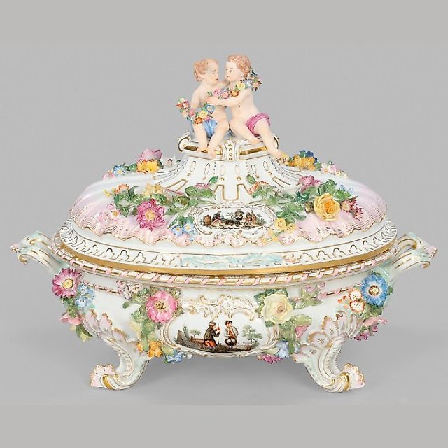 Splendid Meissen covered tureen with Bergmann's decoration.