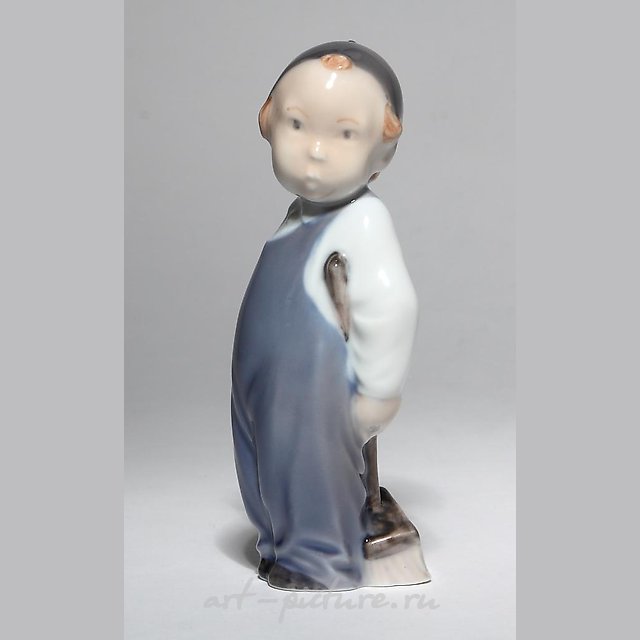 Малыш с щеткой. Дания, г. Копенгаген, Royal Copenhagen