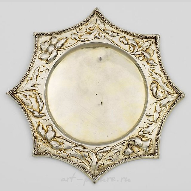 Rare Baroque credenza plate