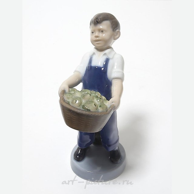 十月 - 拿着苹果的男孩。丹麦，哥本哈根，皇家哥本哈根。
