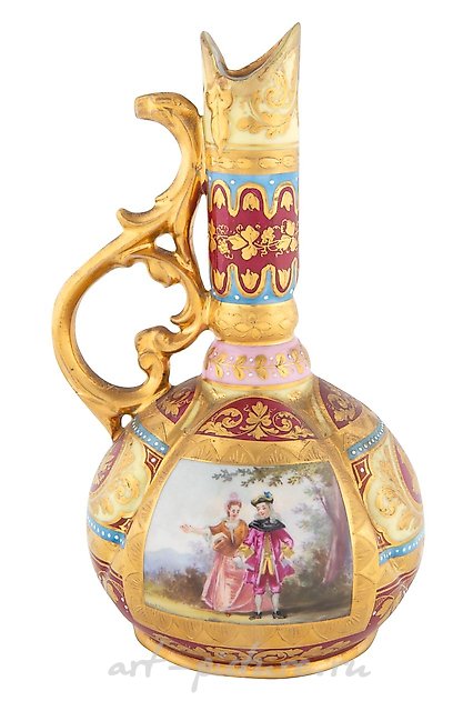 A SMALL GERMAN PORCELAIN GILT EWER, LATE 19TH CENTURY