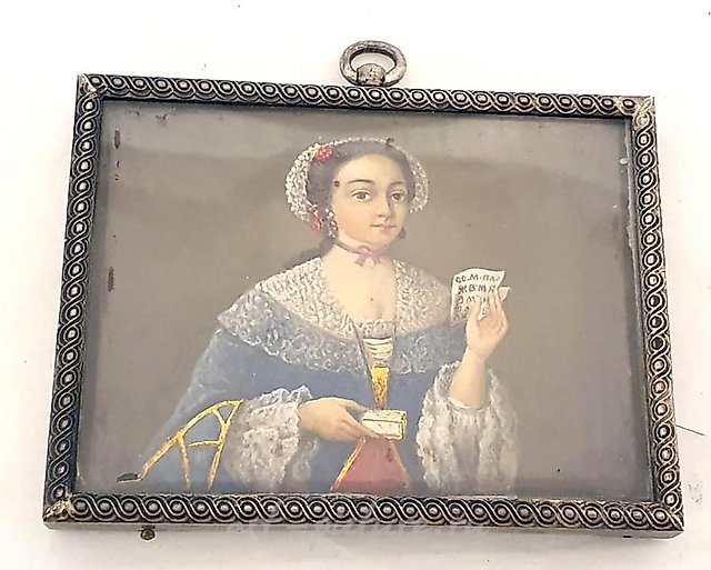 女性雕像的微型品