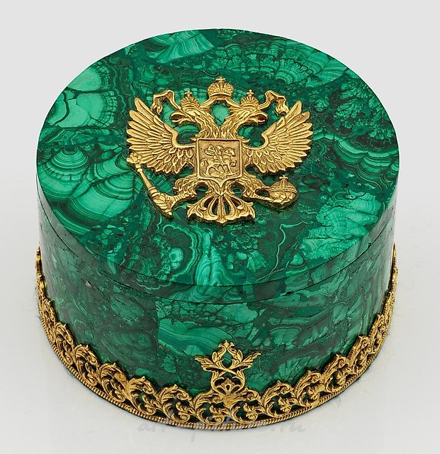 Шкатулка из малахита.