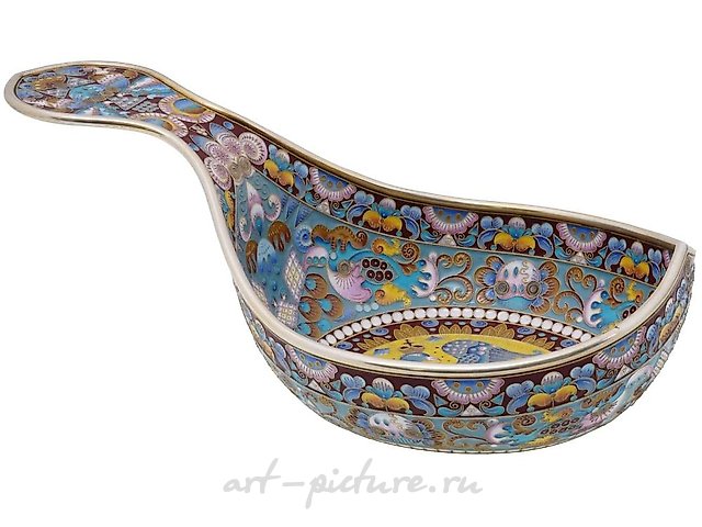 Русская серебряная позолоченная и кованная эмалью ковш