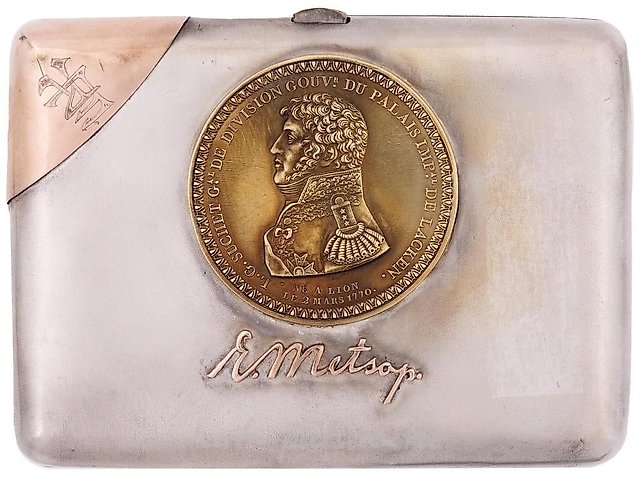 Серебряный и золотой русский сигаретный кейс с медалью