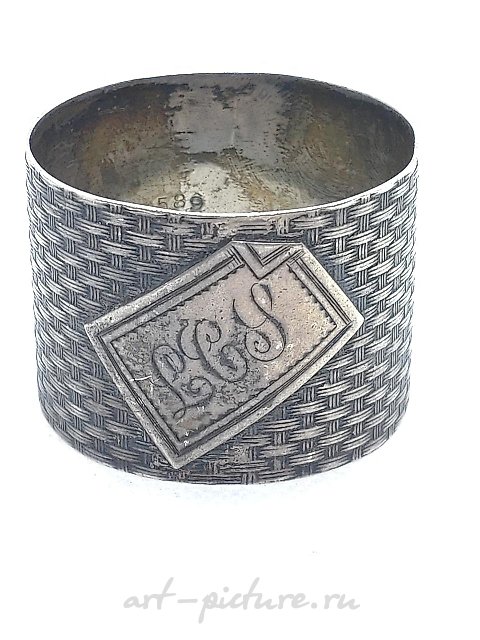 Серебряное кольцо для салфеток в коробке