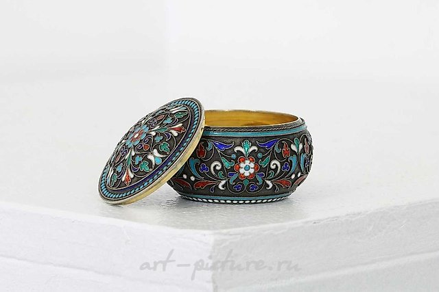 A Russian style silver-gilt and cloisonné snuff box.