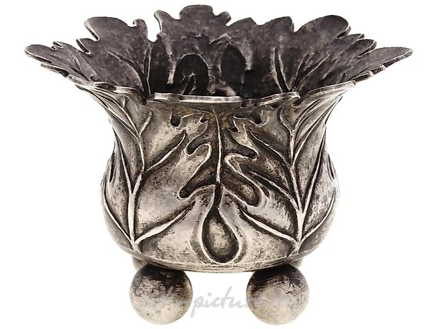 Подсвечник из серебра с рельефным дизайном листьев дуба
