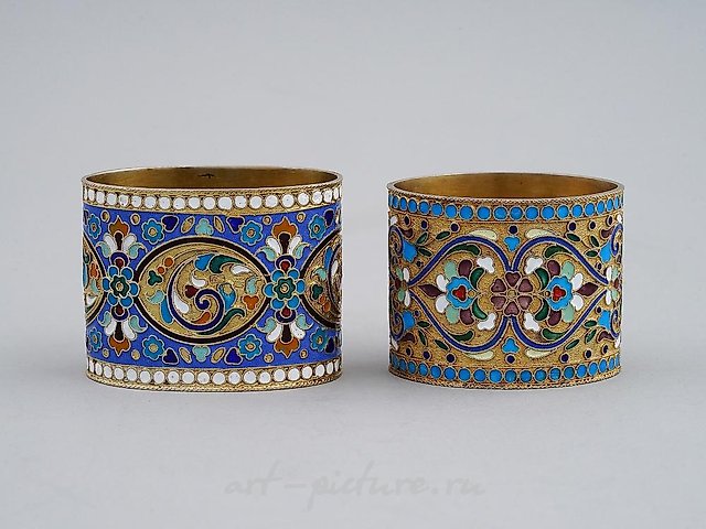 A CASED RUSSIAN SILVER AND ENAMEL SALT CELLAR SET, G. KLINGE...