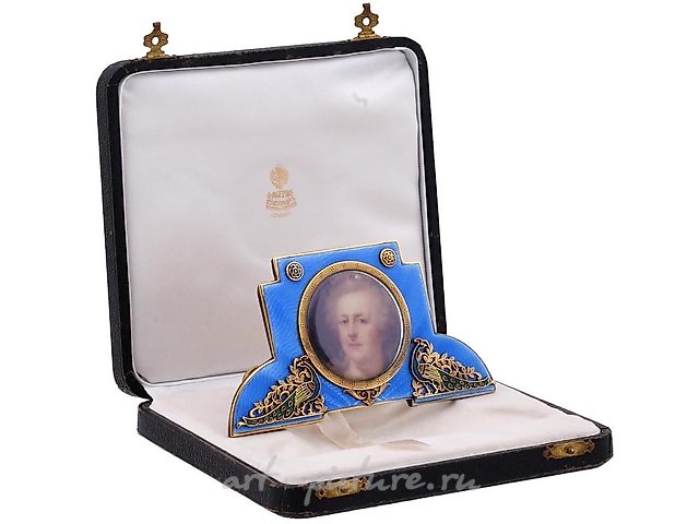 RUSSIAN GILT SILVER ENAMEL STANDING PICTURE FRAME
