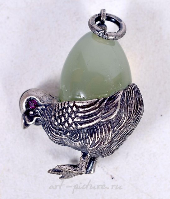 A RUSSIAN SILVER AND JADE EGG PENDANT. 5.3 grams. 2.25 cm x ...
