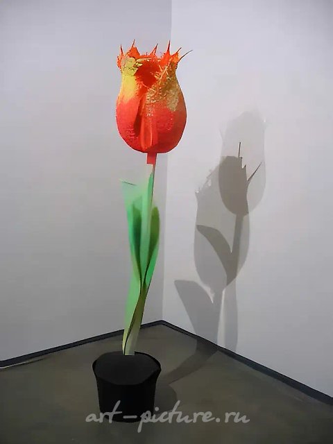 Tulip LAMBADA. From the series "TSVETAEVO", 2005, foam-rubber, acrylic spray,