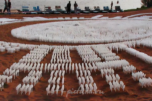 Кольцо Аллаха, 2002, инсталляция. АРТКЛЯЗЬМА, фестиваль современного искусства, Москва
