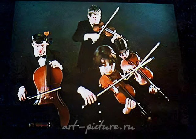 Квартет, 2003, видеоинсталляция