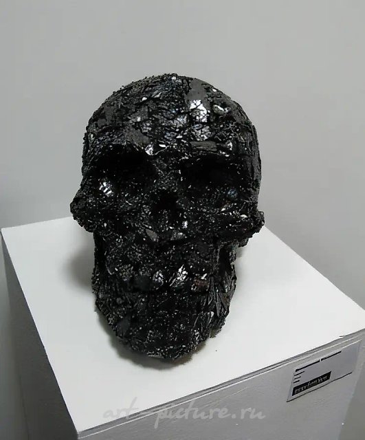 Череп. Из серии «Гастарбайтеры духа», 2007, объект, уголь, смола