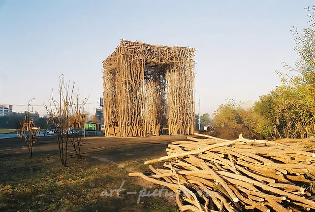 Лихоборские ворота, 2005, деревянные детали ручной работы