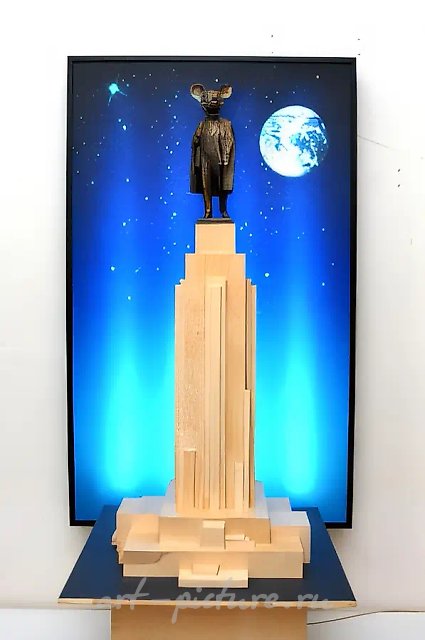 Малевич-Микки-Ленин, 2006, бронза, дерево, лайтбокс