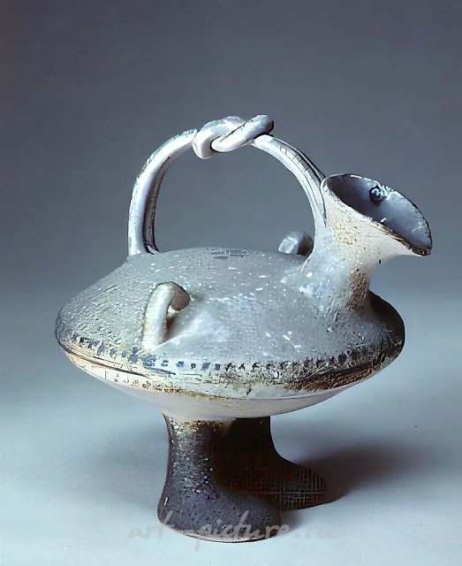 Сосуд с узелком, 1988, фаянс, глазурь, 15х18 Собственность автора