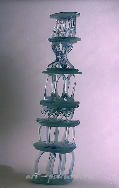 Башня недоверия, 1992, стекло, гутная техника, высота 90 Собственность автора