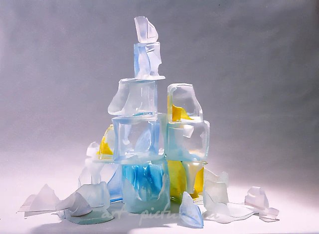 Воздушные замки  (7 предметов), 1990, стекло, выдув. в форму, высота 65 Собственность автора