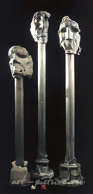 三颗头（毁灭），1990年，玻璃，弯曲成型，高度180、220、300，作者自藏