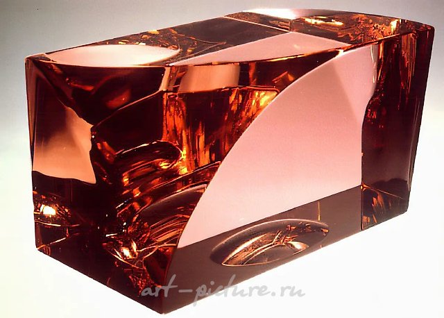Игра в пространстве, 1991, оптич. стекло, шлифование, 140х140х220 Частная коллекция