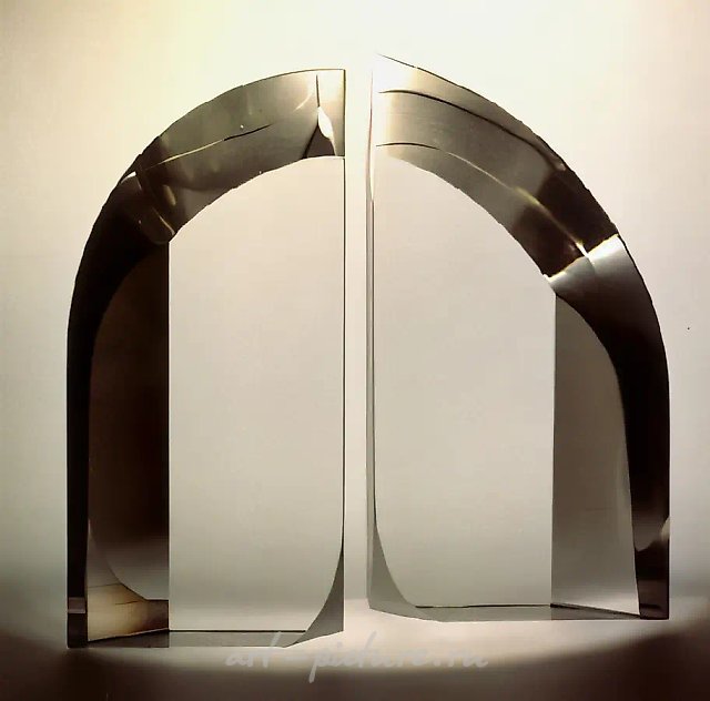 Серебряные врата, 1992, оптич. стекло, шлифование, 250х400х50 Частная коллекция