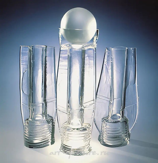 Winter Sun, 1985, crystal, free-blown technique, grinding, matting, height 35, 28, 28. All-Russia Museum