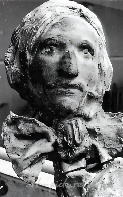 尼古拉·果戈里肖像，1983年，青铜，80x35x36。作者所有。