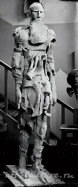 Толстой, 1982, гипс, 250x80x70. Собственность автора