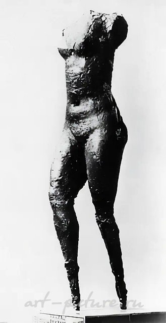 Женская фигура, 1978, бронза, 50x10x10. Собственность автора