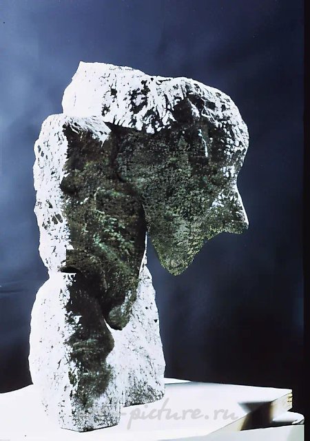 Portrait of the daughter, 1978, granite, 50x30x35 Author`s property