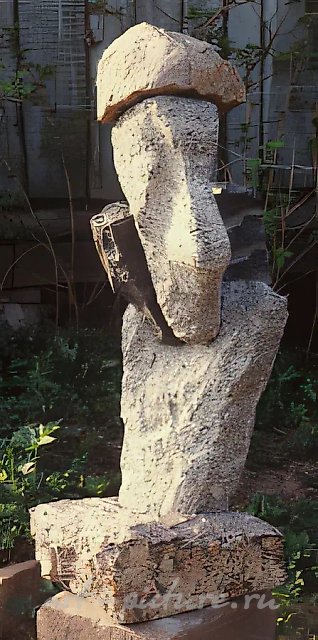 Автопортрет, 1993, гранит, 100x45x40. Собственность автора