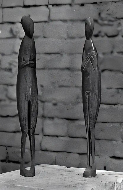 Женские фигурки, 1987, дерево,   Собственность Государственной Третьяковской галереи