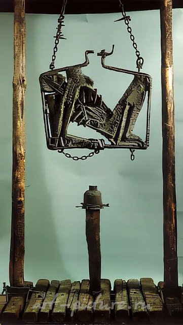 Рама для народа (Сопротивление), 1966, дерево, железо, сварка, 400х150х85 Собственность автора