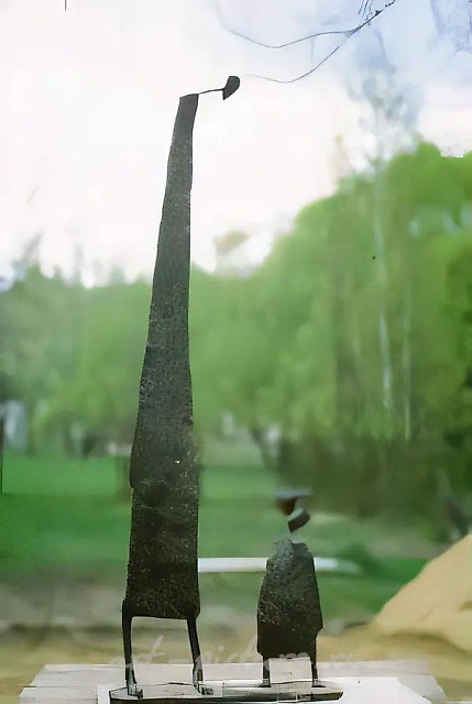 Из серии «Прогулка-1», 1992, бронза, озокерит, 90х20х15. Собственность автора