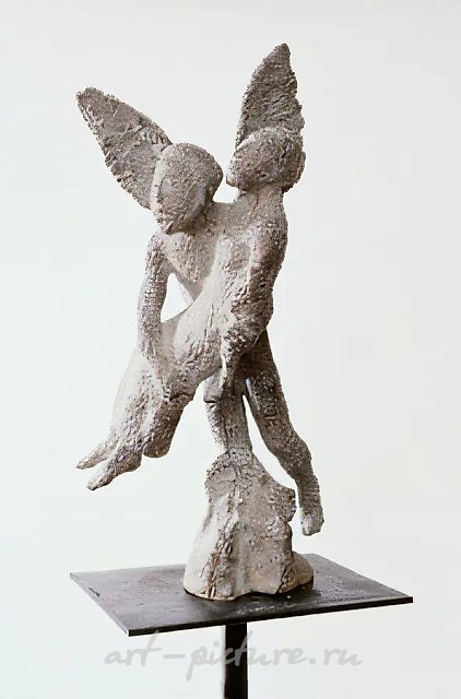 Похищение, 1986, бронза, высота 70 Собственность галереи "Арт Модерн". Москва.