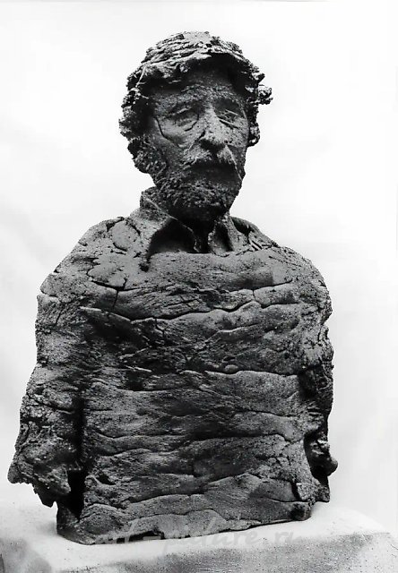 Скульптор Беспалов, 1988, керамика, высота 85 Собственность автора