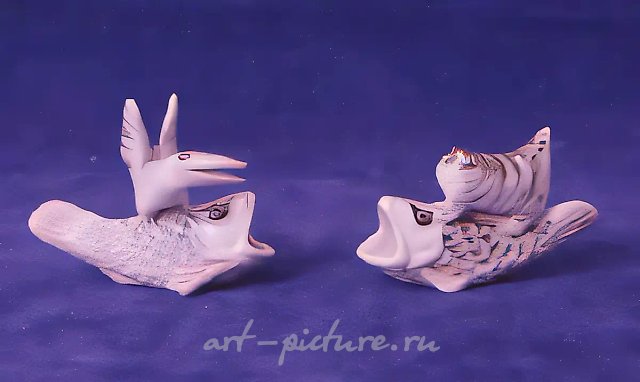 Птица на рыбе. Кот на рыбе, 1994, фарфор, 4х4,5х1,5. Частная коллекция. Москва