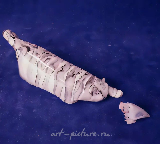 Крадущийся кот. Птица с червяком в клюве, 1994, фаянс, фарфор, 6х18х6; 6х18х6. Собственность автора
