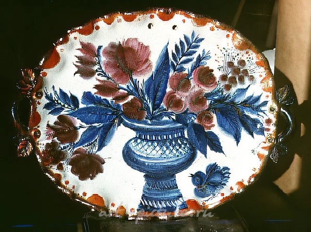 Натюрморт с птицей, 1986, шамот, подглазурная роспись, 35х50. Частная коллекция. Черновцы