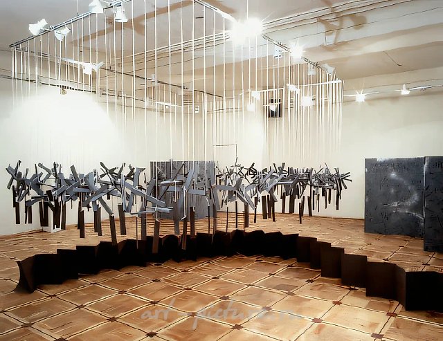 Крестообразные песни. Фрагмент экспозиции в L-Галерее, Москва, 1993, Смешанная техника,