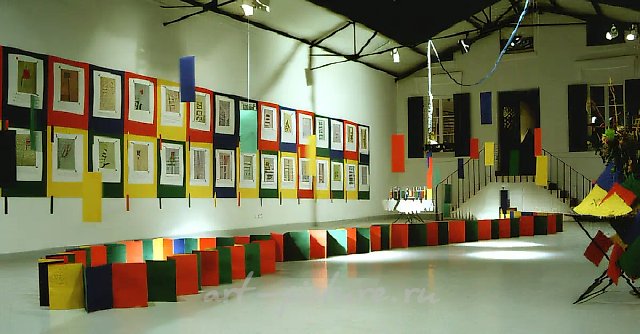 Дворец дерева-метлы.Фрагмент экспозиции в La Base, Levallois-Perret, Франция, 1993, Смешанная техника,   Собрание автора. O.Morane, Париж, Франция, P.Sprovieri, Рим, Италия