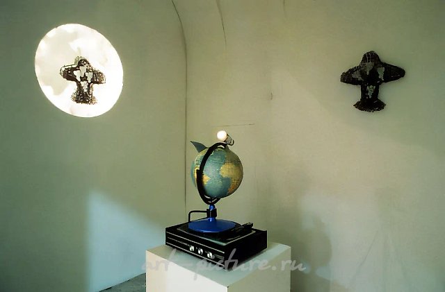 橙色轨道。装置作品片段，1993年。