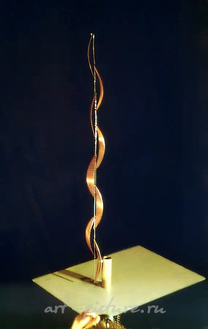 Стоящая нить, 1979, Бронза, стальная струна,   Работа утеряна