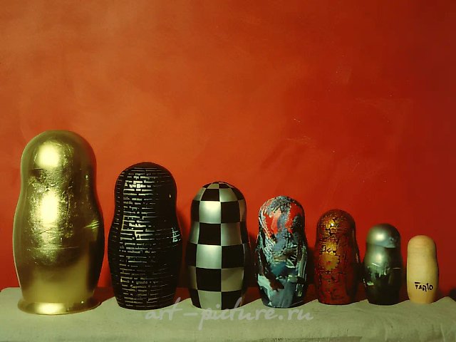 Matryoshka Dolls, 1993, Wood, oil, gold, silver, varnish, 50 x 17 x 126 cm Author’s property