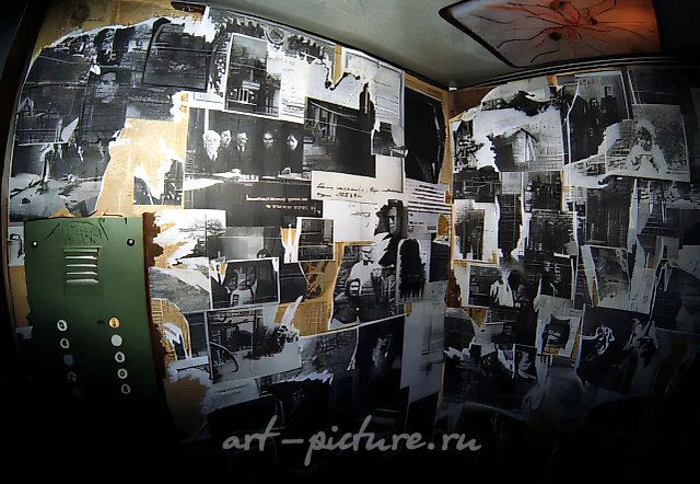 Подъезд N1. Инсталляция, деколлаж в лифте, 1993, деколлаж,   Собственность авторов