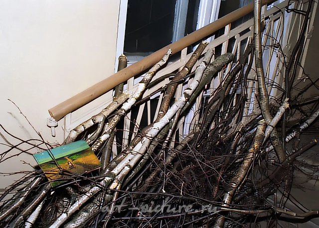 Подъезд N1. Инсталляции на пролетах лестницы, 1993, инсталляция,   Собственность авторов