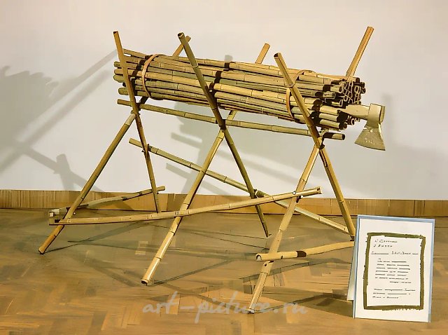 Золотой топор. Классический ТОТАРТ - ОБЪЕКТ, 1987, Топор, металл, бронза, краска, текстура, 150х70х70 см Собственность авторов
